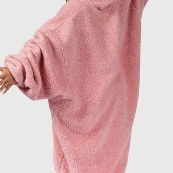 Cozy Pink Hooded Robe - Picture 5 of 5